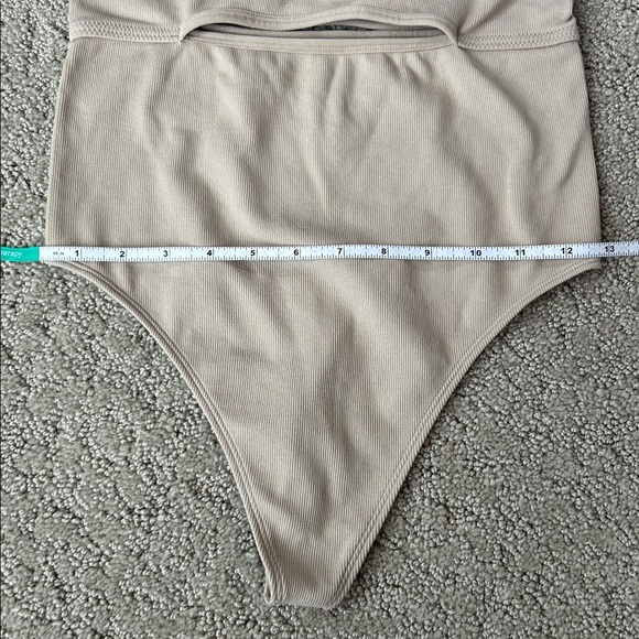 Colsie Ribbed Bodysuit Asymmetrical Cutout Natural Thong Shapewear Layer M NWOT - Picture 3 of 8